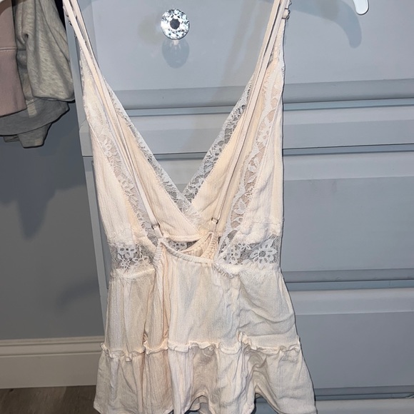 Light pink Tank top with lace detail and crossed strap back - Picture 3 of 5